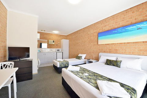 Cranbourne Motor Inn - Timeshare Accommodation 4