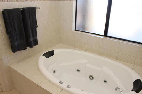 The Lighthouse Beachfront Accommodation - Timeshare Accommodation 3