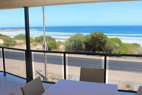 The Lighthouse Beachfront Accommodation - Timeshare Accommodation 4