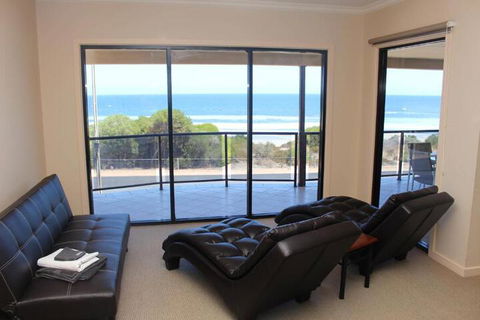 The Lighthouse Beachfront Accommodation - Timeshare Accommodation 2