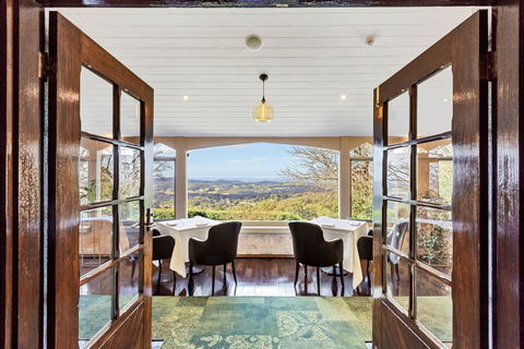 Hardy's Verandah Restaurant - Timeshare Accommodation 0
