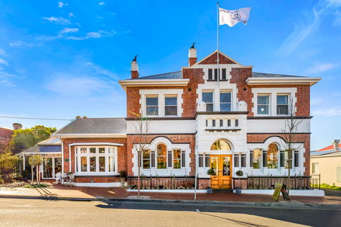 Cygnet Old Bank Cafe - Timeshare Accommodation 0