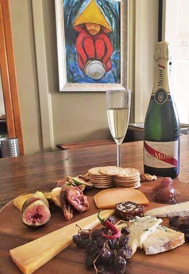 Mischief And Mayhem Wine Lounge - Timeshare Accommodation 3