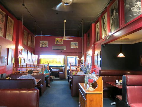 Lou’s Cafe Restaurant - Timeshare Accommodation 0