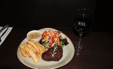 Rose Garden West Dubbo Thai Restaurant - Timeshare Accommodation 9