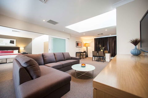 Ramada Hotel & Suites Sydney Cabramatta - Timeshare Accommodation 7