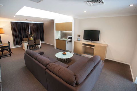 Ramada Hotel & Suites Sydney Cabramatta - Timeshare Accommodation 8