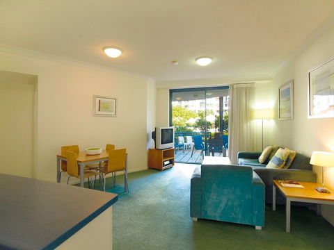 Oaks Calypso Plaza Resort - Timeshare Accommodation 5