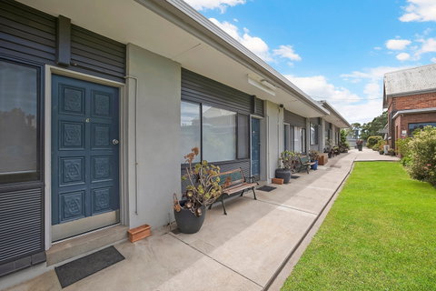 Hamilton Lakeside Motel - Timeshare Accommodation 0