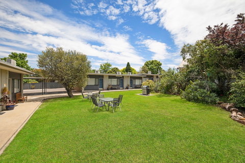 Hamilton Lakeside Motel - Timeshare Accommodation 1