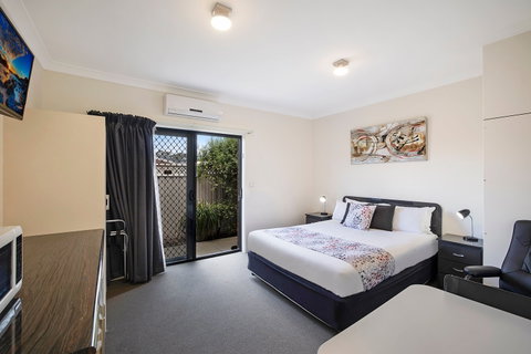 Hamilton Lakeside Motel - Timeshare Accommodation 6