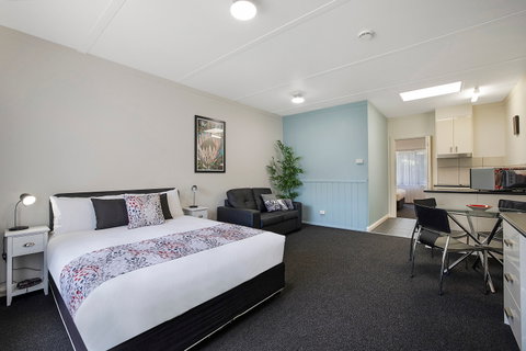 Hamilton Lakeside Motel - Timeshare Accommodation 8