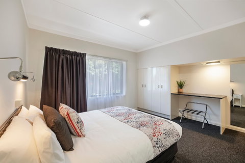 Hamilton Lakeside Motel - Timeshare Accommodation 9