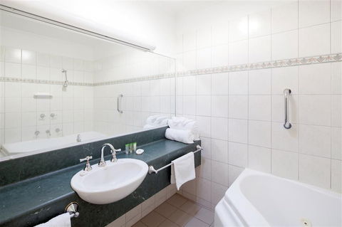 Best Western Crystal Inn - Timeshare Accommodation 10