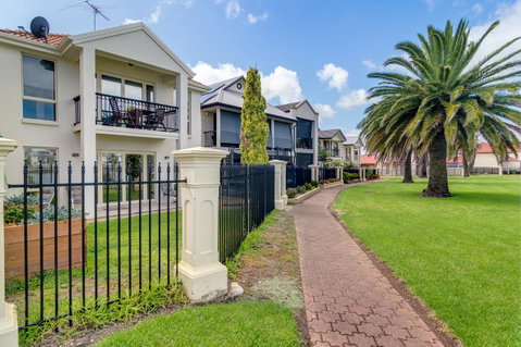 Port Adelaide Harbourside House - Timeshare Accommodation 0