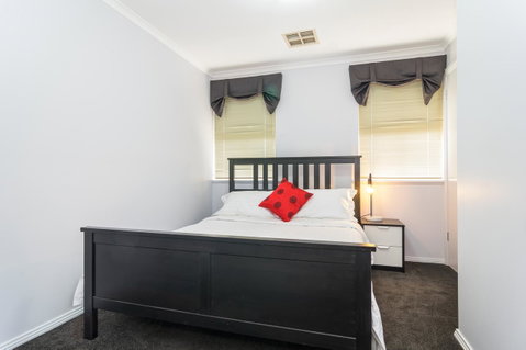 Port Adelaide Harbourside House - Timeshare Accommodation 9