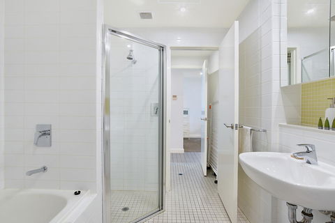 Beachside Luxury & Comfort, Ocean Views In Glenelg - Timeshare Accommodation 18