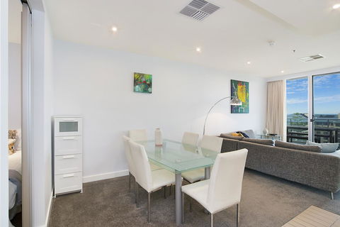 Beachside Luxury & Comfort, Ocean Views In Glenelg - Timeshare Accommodation 11