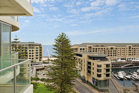 Beachside Luxury & Comfort, Ocean Views In Glenelg - Timeshare Accommodation 25