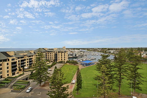 Beachside Luxury & Comfort, Ocean Views In Glenelg - Timeshare Accommodation 26