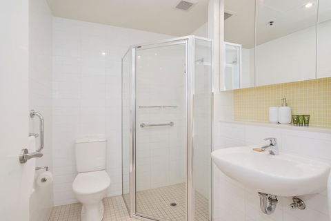 Beachside Luxury & Comfort, Ocean Views In Glenelg - Timeshare Accommodation 21