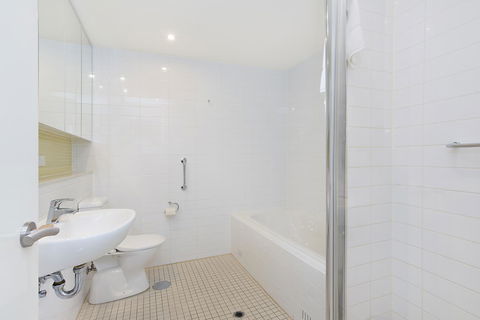 Beachside Luxury & Comfort, Ocean Views In Glenelg - Timeshare Accommodation 19