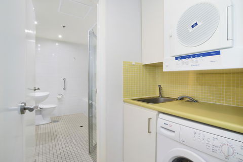 Beachside Luxury & Comfort, Ocean Views In Glenelg - Timeshare Accommodation 20