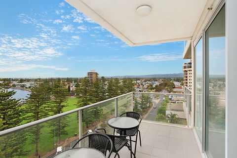 Beachside Luxury & Comfort, Ocean Views In Glenelg - Timeshare Accommodation 23