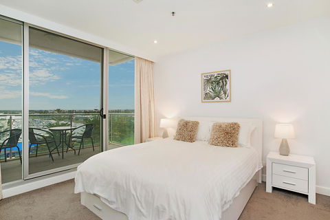 Beachside Luxury & Comfort, Ocean Views In Glenelg - Timeshare Accommodation 12