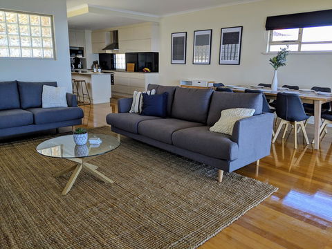 Ochre Point Beach House On Moana Seafront - Timeshare Accommodation 1
