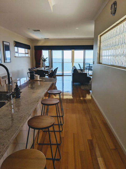 Ochre Point Beach House On Moana Seafront - Timeshare Accommodation 4