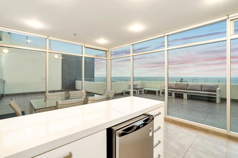 Glenelg Skyline Beachfront Penthouse, Adelaide - Timeshare Accommodation 5