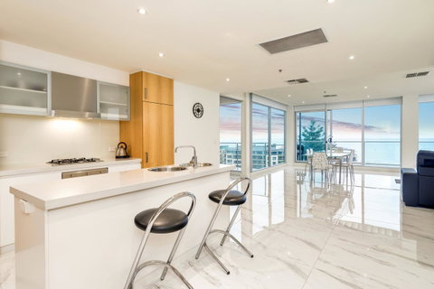 Glenelg Skyline Beachfront Penthouse, Adelaide - Timeshare Accommodation 9