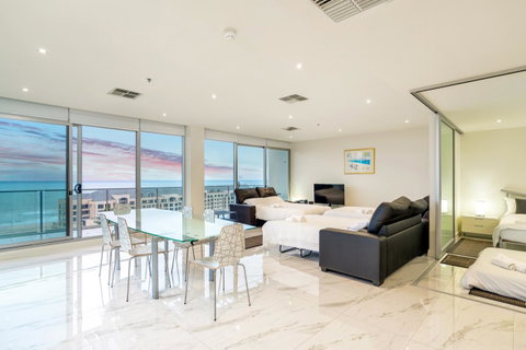 Glenelg Skyline Beachfront Penthouse, Adelaide - Timeshare Accommodation 11