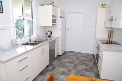 Fleur Cottage, 7 Willow Street - Timeshare Accommodation 3