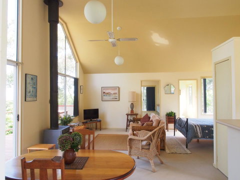 Bundle Hill Cottages - Timeshare Accommodation 6