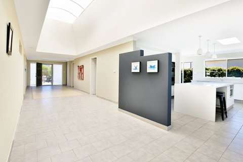 Neptune I Absolute Beachfront I Stunning Views - Timeshare Accommodation 24