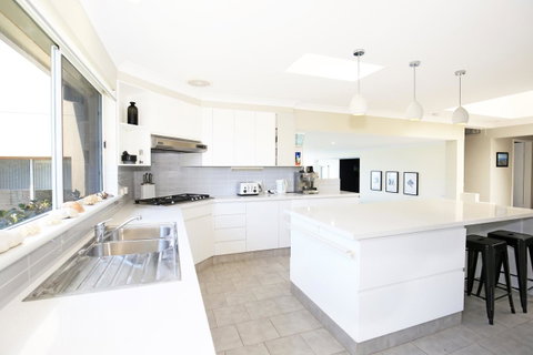 Neptune I Absolute Beachfront I Stunning Views - Timeshare Accommodation 8