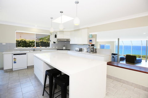Neptune I Absolute Beachfront I Stunning Views - Timeshare Accommodation 10