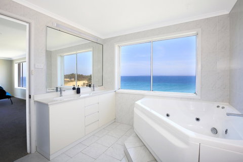 Neptune I Absolute Beachfront I Stunning Views - Timeshare Accommodation 18