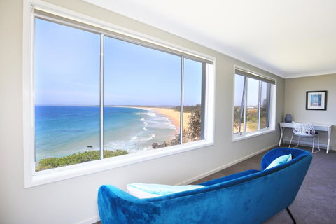 Neptune I Absolute Beachfront I Stunning Views - Timeshare Accommodation 13