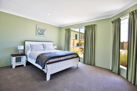 Neptune I Absolute Beachfront I Stunning Views - Timeshare Accommodation 15