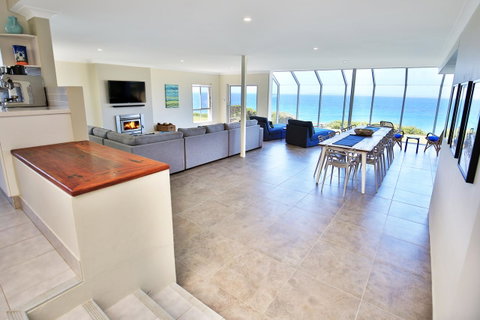Neptune I Absolute Beachfront I Stunning Views - Timeshare Accommodation 2