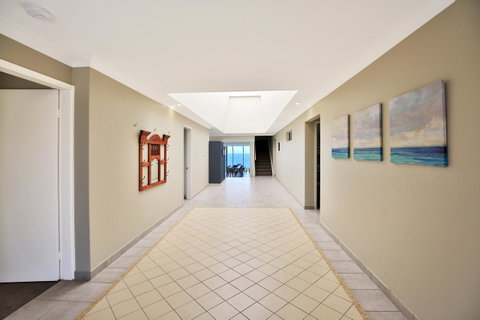 Neptune I Absolute Beachfront I Stunning Views - Timeshare Accommodation 23