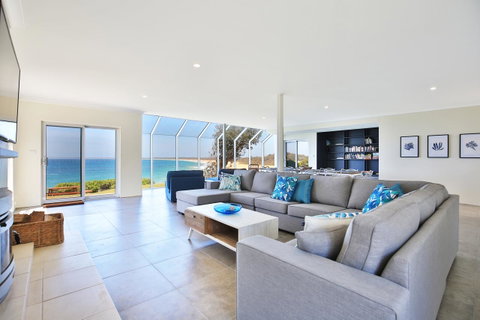 Neptune I Absolute Beachfront I Stunning Views - Timeshare Accommodation 0