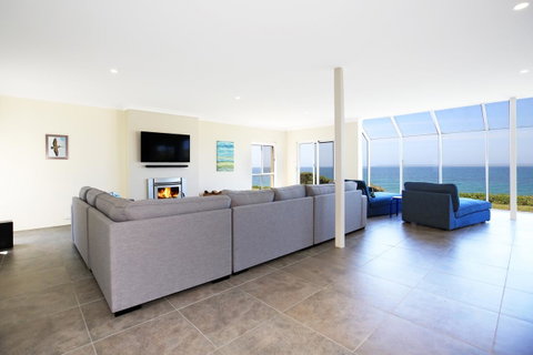 Neptune I Absolute Beachfront I Stunning Views - Timeshare Accommodation 3