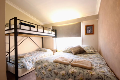 Full Circle Apartments - Timeshare Accommodation 4