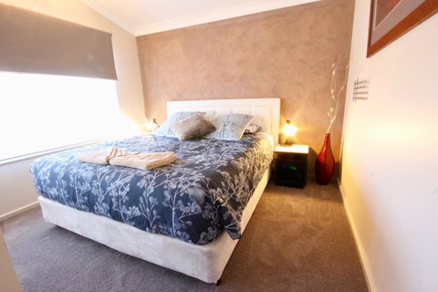 Full Circle Apartments - Timeshare Accommodation 2