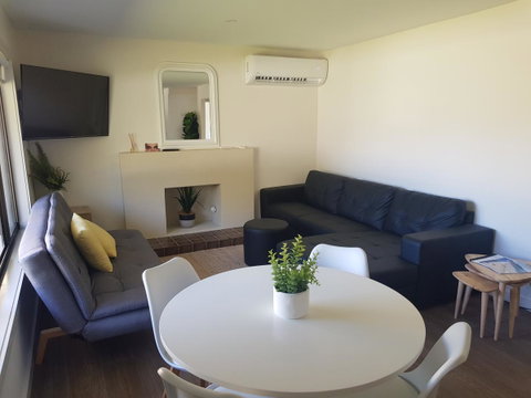 Golden Hill Cottage - Timeshare Accommodation 9