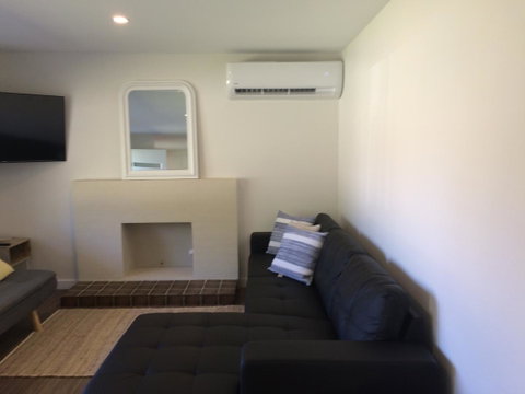 Golden Hill Cottage - Timeshare Accommodation 13